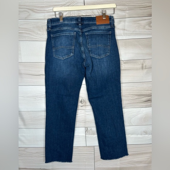 Lucky Brand Mid Rise Straight Cropped Jeans. Size 8 - Picture 2 of 9